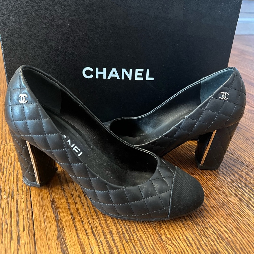 100% Authentic CHANEL Quilted Black Pumps
